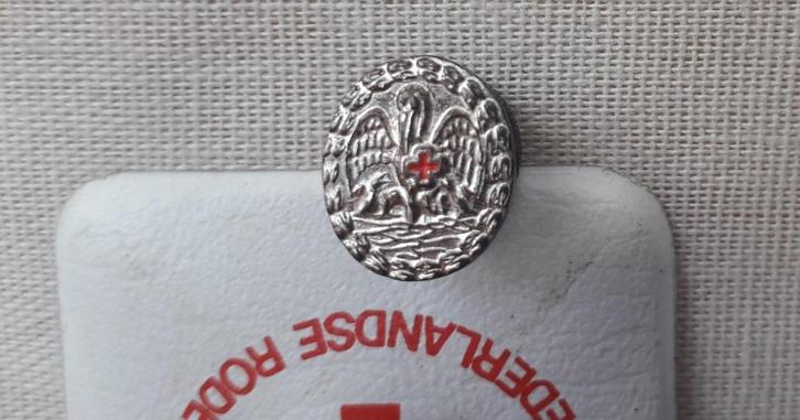 RODE KRUIS Bloeddonor speldje, Verzamelen, Speldjes, Pins en Buttons, Zo goed als nieuw, Speldje of Pin, Overige onderwerpen, Ophalen of Verzenden