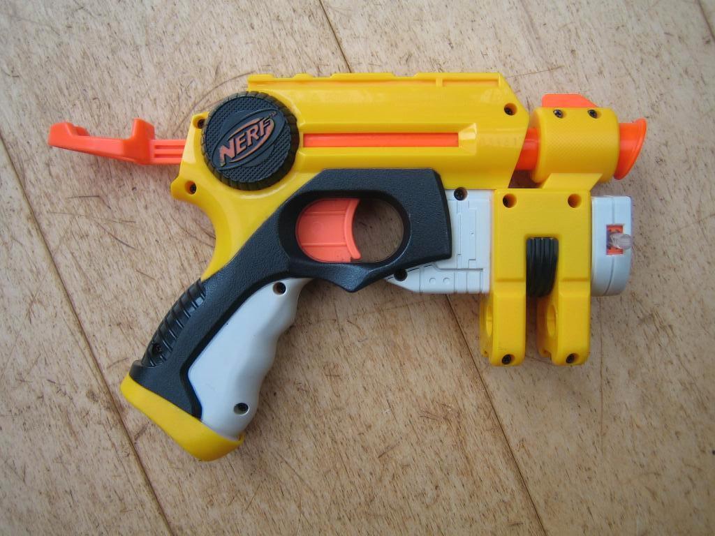 Nerfgeweer 1, Kinderen en Baby's, Speelgoed | Overig, Zo goed als nieuw, Jongen of Meisje, Ophalen of Verzenden