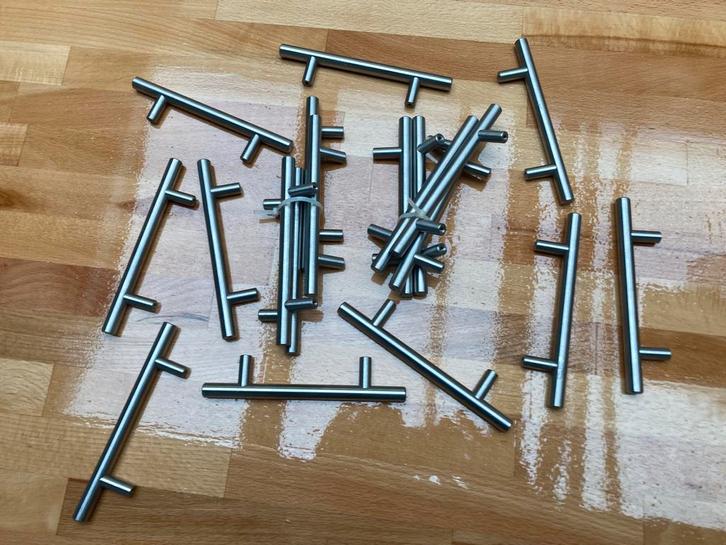 19 moderne, rvs handgrepen, Doe-het-zelf en Verbouw, IJzerwaren en Bevestigingsmiddelen, Gebruikt, Overige typen, 100 tot 250 mm