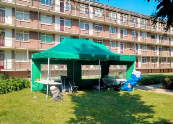 partytent easy up party tent tent 6x3 3x3  55 euro per dag., Hobby en Vrije tijd, Feestartikelen | Verhuur, Zo goed als nieuw
