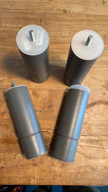 4 houten pootjes van IKEA bank (Norsborg) beschikbaar voor biedingen
