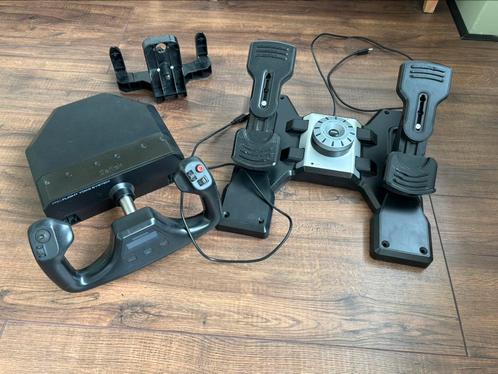 Logitech G Saitek Pro Flight Yoke + Rudder Pedalen, Spelcomputers en Games, Spelcomputers | Overige Accessoires, Gebruikt, Ophalen