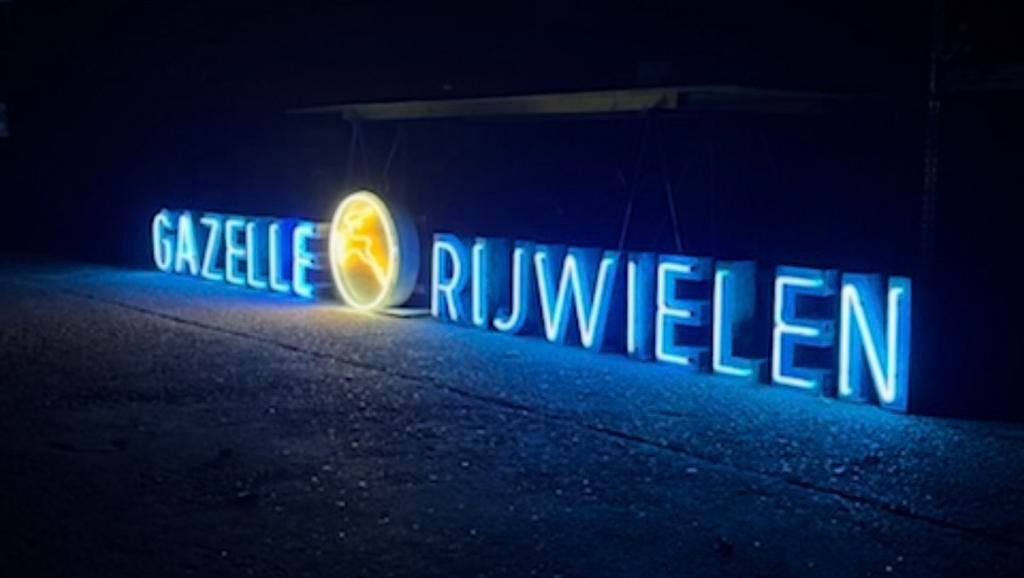 Gazelle neon reclame, Verzamelen, Merken en Reclamevoorwerpen, Ophalen, Zo goed als nieuw, Lichtbak of (neon) lamp