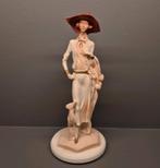 Prachtig beeld elegante dame met hond, Antiek en Kunst, Curiosa en Brocante, Ophalen of Verzenden