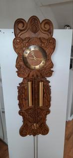 Eikenhouten wandklok met slinger, Huis en Inrichting, Woonaccessoires | Klokken, Ophalen