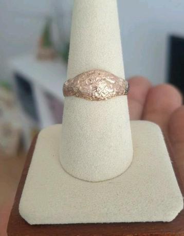 Prachtige 14 karaat gouden nugget ring met 585 keurmerk

 beschikbaar voor biedingen