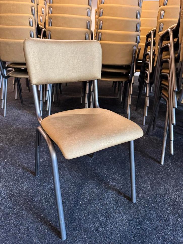 Vintage Okergele Stoel - 99x beschikbaar- Stapelbaar, Huis en Inrichting, Stoelen, Gebruikt, Eén, Metaal, Overige kleuren, Ophalen