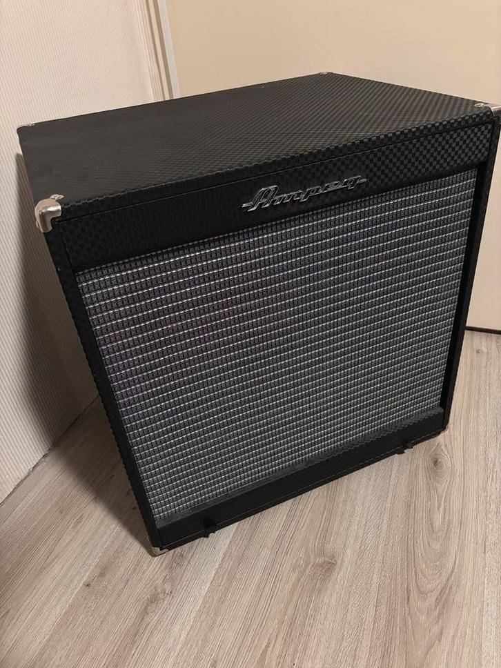 Ampeg Portaflex PF-115LF cabinet, Muziek en Instrumenten, Versterkers | Bas en Gitaar, Zo goed als nieuw, Basgitaar, 100 watt of meer