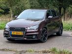 Audi A1 1.2 TFSI 86PK 2012 Rood Sportback Airco Uniek! 17", Auto's, Audi, Voorwielaandrijving, A1, 4 cilinders, Elektrische ramen