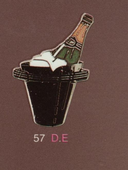 Champagne fles drank in koeler pin Demons en Merveilles, Verzamelen, Speldjes, Pins en Buttons, Zo goed als nieuw, Verzenden