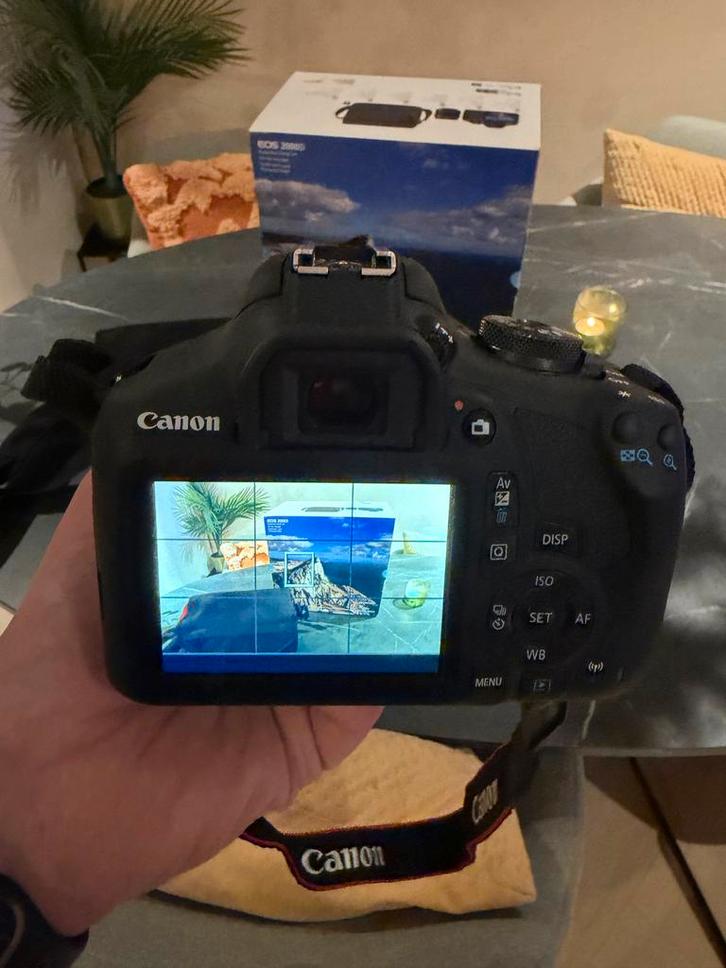 Canon EOS 2000D Spiegelreflexcamera starters paket, Audio, Tv en Foto, Fotocamera's Digitaal, Zo goed als nieuw, Spiegelreflex