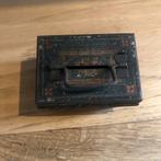Oude metalen doos geldkistje vintage antiek, Ophalen of Verzenden