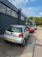 Volkswagen Polo 1.4 16V 59KW 2006 Grijs, Auto's, Voorwielaandrijving, 15 km/l, 4 cilinders, Handgeschakeld