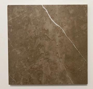Bruine marmerlook tegel 30x30cm– 70m² – grote partij beschikbaar voor biedingen
