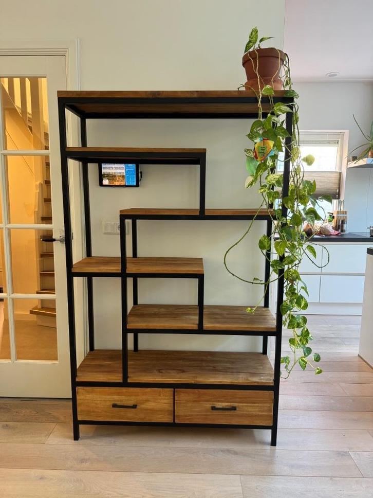 Loods 5 Java vakkenkast geborsteld teak hout met zwart staal, Huis en Inrichting, Kasten | Stellingkasten, Zo goed als nieuw, Ophalen