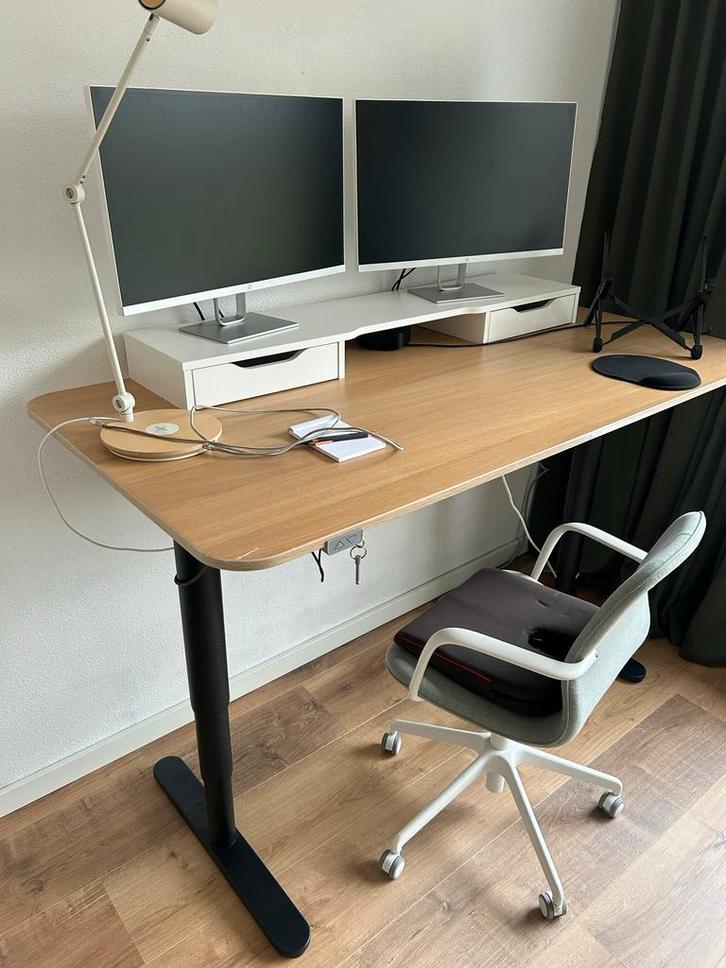 Elektrisch verstelbaar bureau IKEA MITTZON, Huis en Inrichting, Bureaus, Gebruikt, Stabureau, Elektrisch, Ophalen