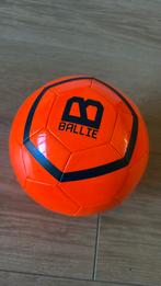 Te koop Ballie van Touzani, Sport en Fitness, Voetbal, Maat XL, Ophalen of Verzenden, Zo goed als nieuw, Bal