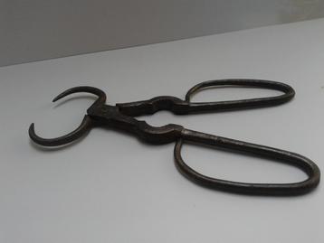 CURIOSA <> Oud Keukengerei <> Kandijtang / Suikerbreektang beschikbaar voor biedingen