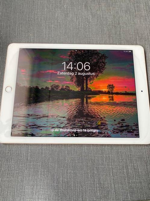 Ipad 2th gen. Wifi 128 Gb met kleur storing, Computers en Software, Apple iPads, Gebruikt, Apple iPad, Wi-Fi, 9 inch, 128 GB, Goud