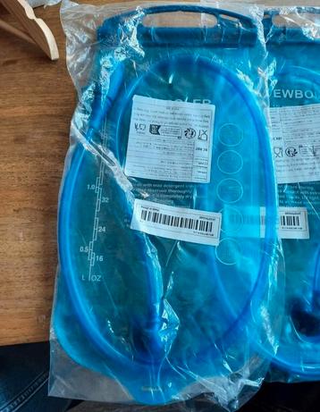 2x Nieuwe Waterzak 1.5L - Hydratatie voor Outdoor beschikbaar voor biedingen