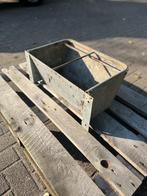 Paardenvoerbakken, Dieren en Toebehoren