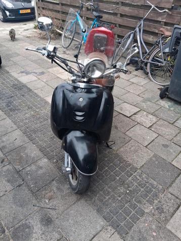 retroscooter 72cc te koop 100 euro maandag ophalen  beschikbaar voor biedingen