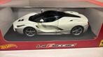 Ferrari laferrari wit hot wheels 1.18, Hobby en Vrije tijd, Modelauto's | 1:18, ., Ophalen of Verzenden, Zo goed als nieuw, .
