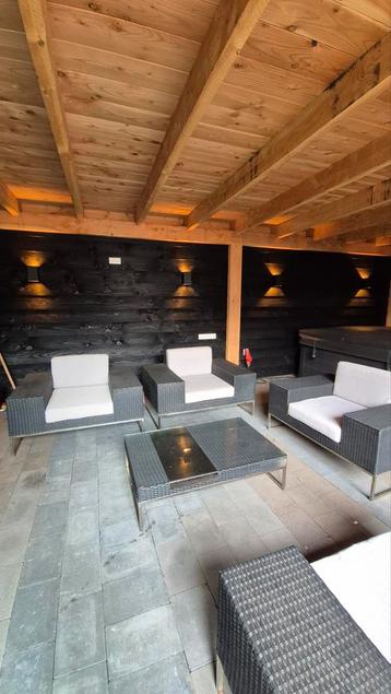 Tuinset met 4 stoelen en glazen tafel beschikbaar voor biedingen