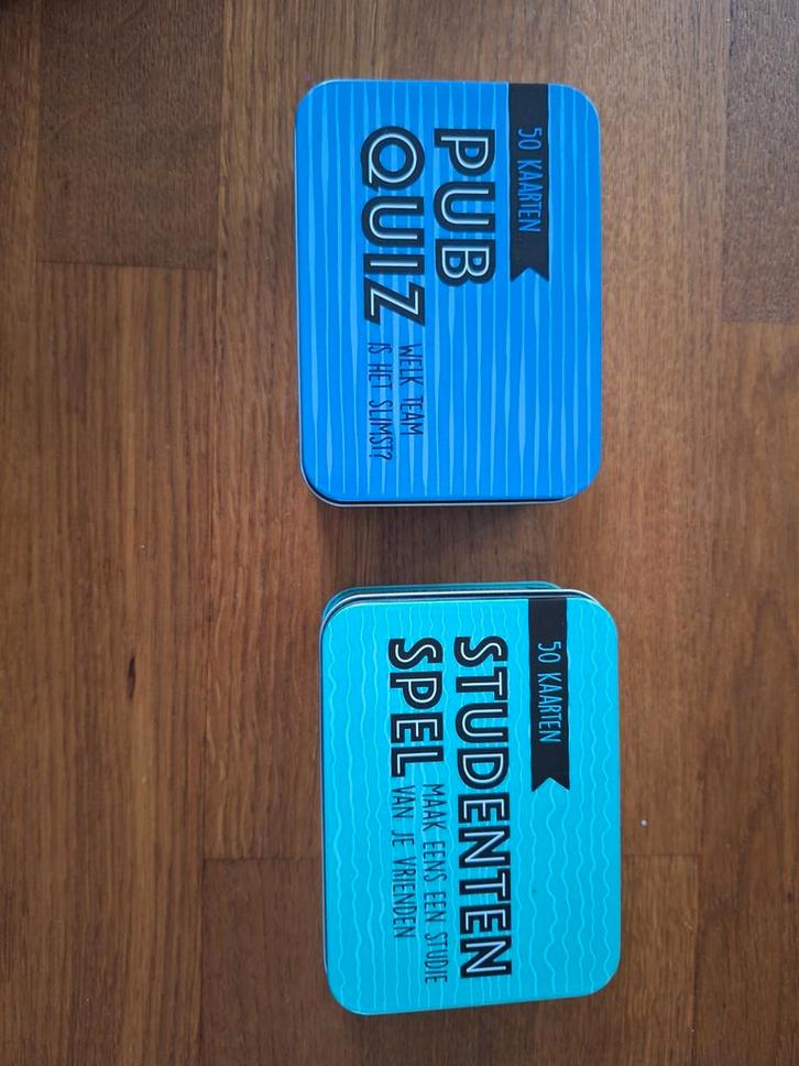 2 Spelletjes: Pub Quiz & Studenten Spel - Compleet, Hobby en Vrije tijd, Gezelschapsspellen | Bordspellen, Zo goed als nieuw, Een of twee spelers