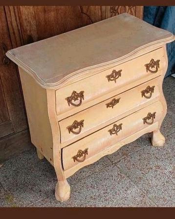 Vintage Ladekastje met 3 Lades beschikbaar voor biedingen