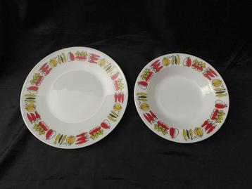 Retro Set van 2  JAJ England borden, 1 diepbord 1 diner bord beschikbaar voor biedingen