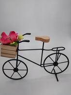 Metalen fiets(je) ter decoratie met bloem in mand., Huis en Inrichting, Ophalen of Verzenden, Zo goed als nieuw