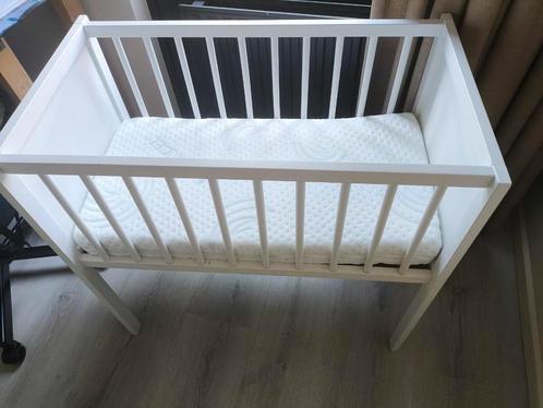 Ledikant met luxe dikke matras, aerosleep topper, hoeslaken, Kinderen en Baby's, Babywiegjes en Ledikanten, Zo goed als nieuw