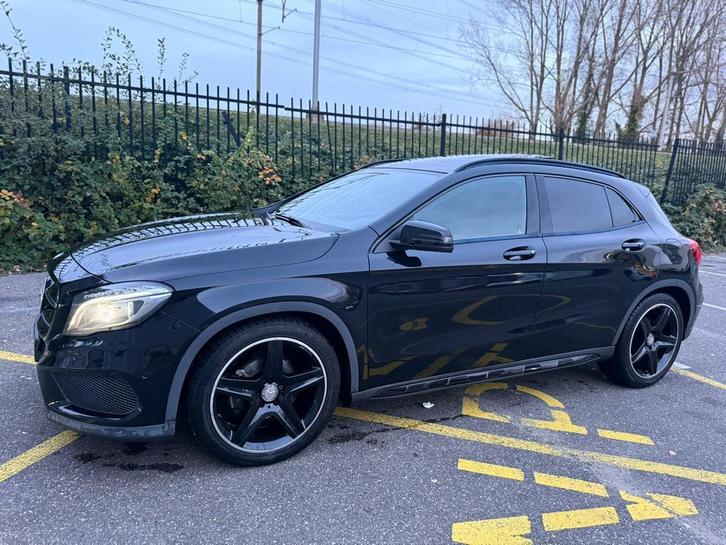 Mercedes GLA 180 AMG-line automaat full option, Auto's, Mercedes-Benz, Particulier, GLA, Adaptive Cruise Control, Airbags, Airconditioning
