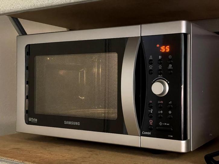 Samsung combi magnetron en oven, Witgoed en Apparatuur, Magnetrons, Gebruikt, Vrijstaand, Combimagnetron, 45 tot 60 cm, Hete lucht