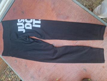 Nike zwarte sportlegging met wit logo maat S beschikbaar voor biedingen