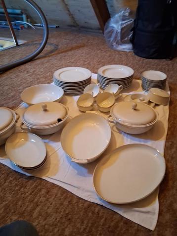 Klassiek porseleinen Schönwald servies beschikbaar voor biedingen
