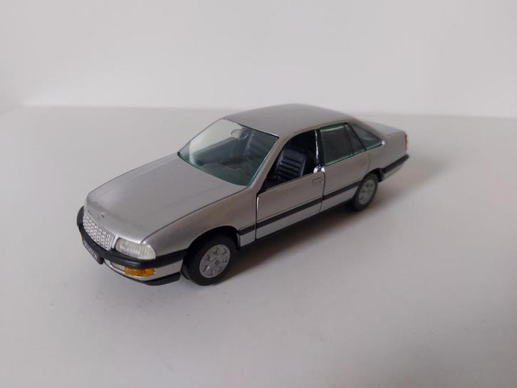 Gama 1133 Opel Senator zilvergrijs, Hobby en Vrije tijd, Modelauto's | 1:43, Zo goed als nieuw, Auto, Gama, Ophalen of Verzenden