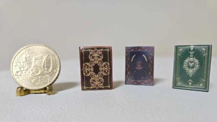 miniatuur boeken decoratie boekjes bibliotheek 1:12, Verzamelen, Poppenhuizen en Toebehoren, Zo goed als nieuw, Decoratie, Verzenden