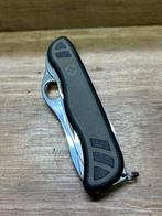 VICTORINOX. LEGERMES.  15, Ophalen of Verzenden, Landmacht, Nederland, Mes of Dolk