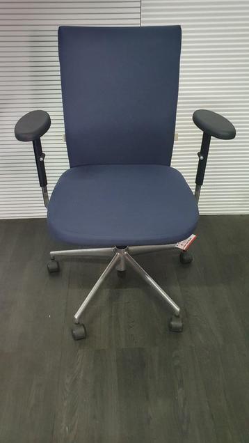 Bureaustoel Vitra Axxium Blauw beschikbaar voor biedingen