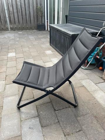 2 st. Zwarte Tuinstoelen beschikbaar voor biedingen