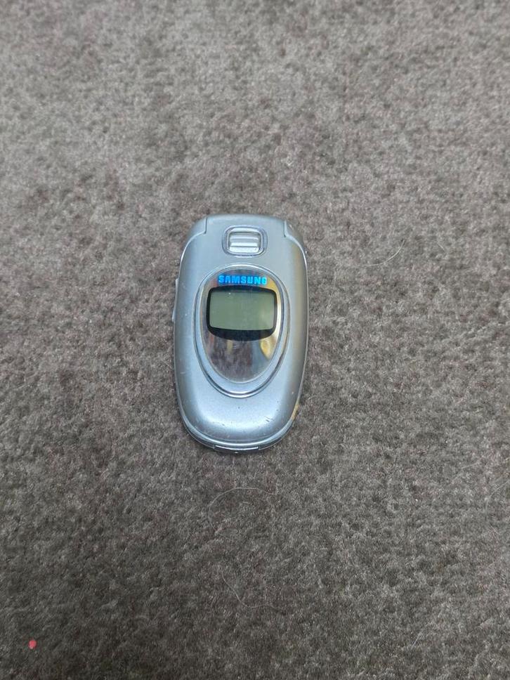 Oude Samsung Klaptelefoon - Verzamelaarsobject, Telecommunicatie, Mobiele telefoons | Samsung, Gebruikt, Overige modellen, 8 GB