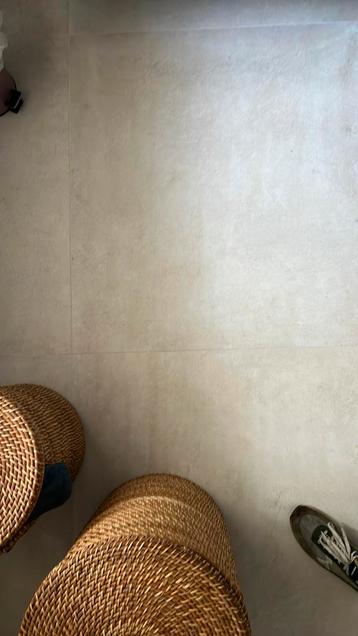 Vloertegel 1x1 m plus reststroken. beschikbaar voor biedingen