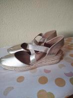Nieuwe  dames schoenen maat 42. Goud., Ophalen of Verzenden, Nieuw, Overige kleuren, Sneakers of Gympen