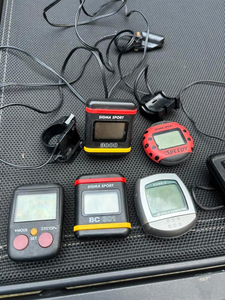 Partij fietscomputers kilometertellers 12 stuks vintage, Fietsen en Brommers, Fietsaccessoires | Fietscomputers, Gebruikt, Ophalen of Verzenden