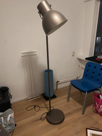 Industriële Staande Lamp beschikbaar voor biedingen
