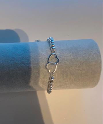 Zilveren Armbandje met Hartjes -Sisters- beschikbaar voor biedingen
