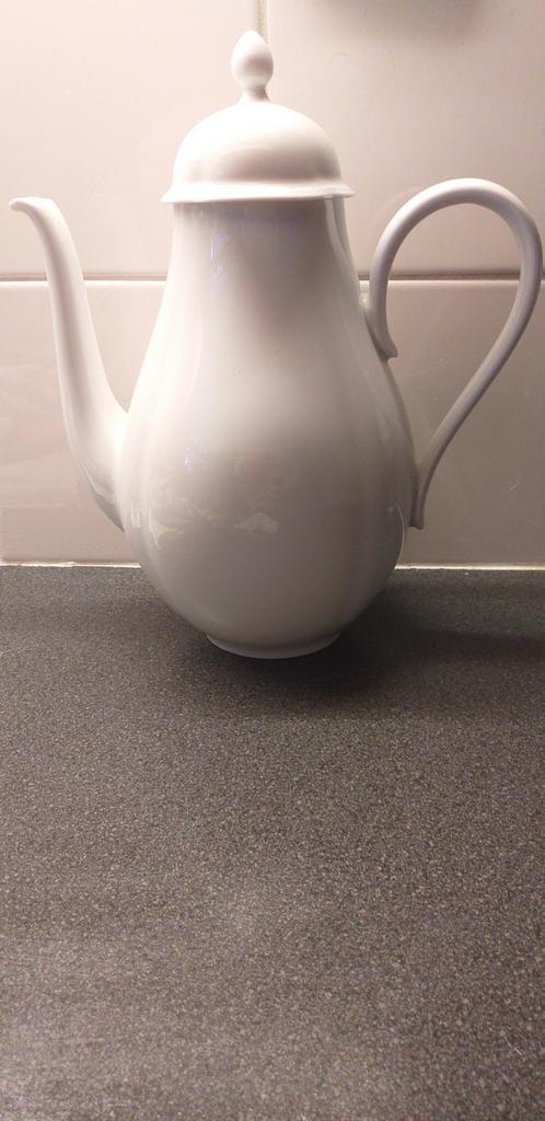 Mooie gave theepot,wit, Antiek en Kunst, Antiek | Servies los, Ophalen of Verzenden