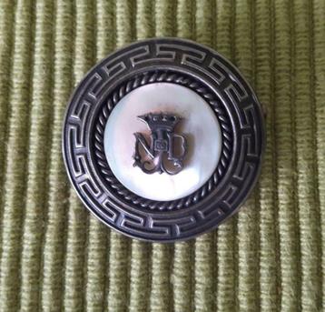 antieke broche Notre Dame de Lourdes diameter 3,4 cm